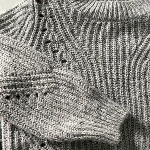 GAP Grey Heather Pull-over Sweater - Picture 3 of 3